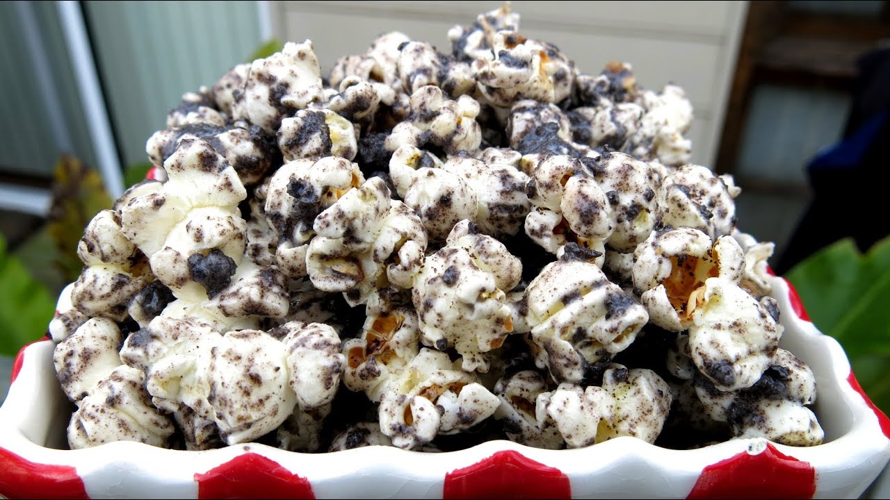 COOKIES & CREAM POPCORN