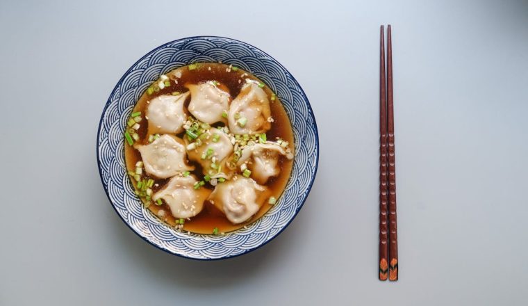 Recept: Zelfgetrokken bouillon met verse dumplings